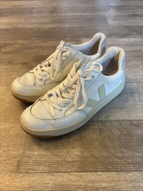 Veja Women's Sneakers in Cream and Tan